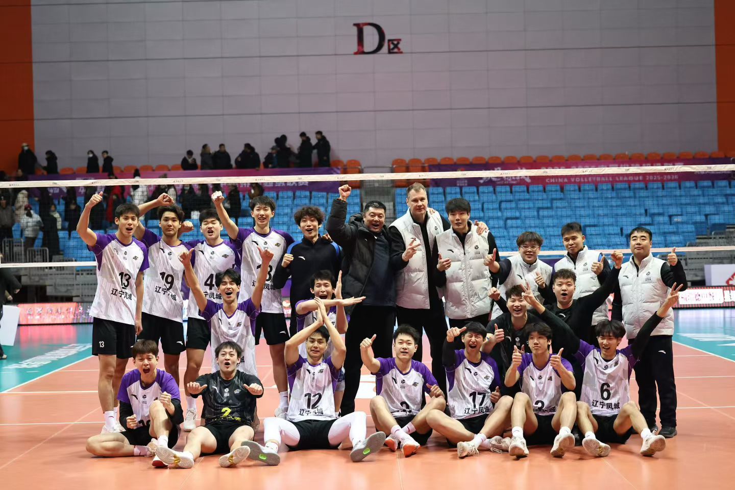 辽宁男排三比零击败福建男排 