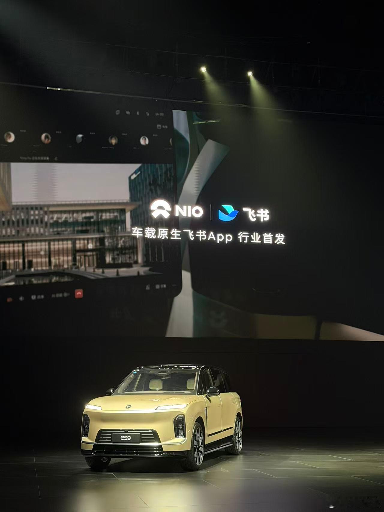 太卷了，非得把车内也变成办公室蔚来es9