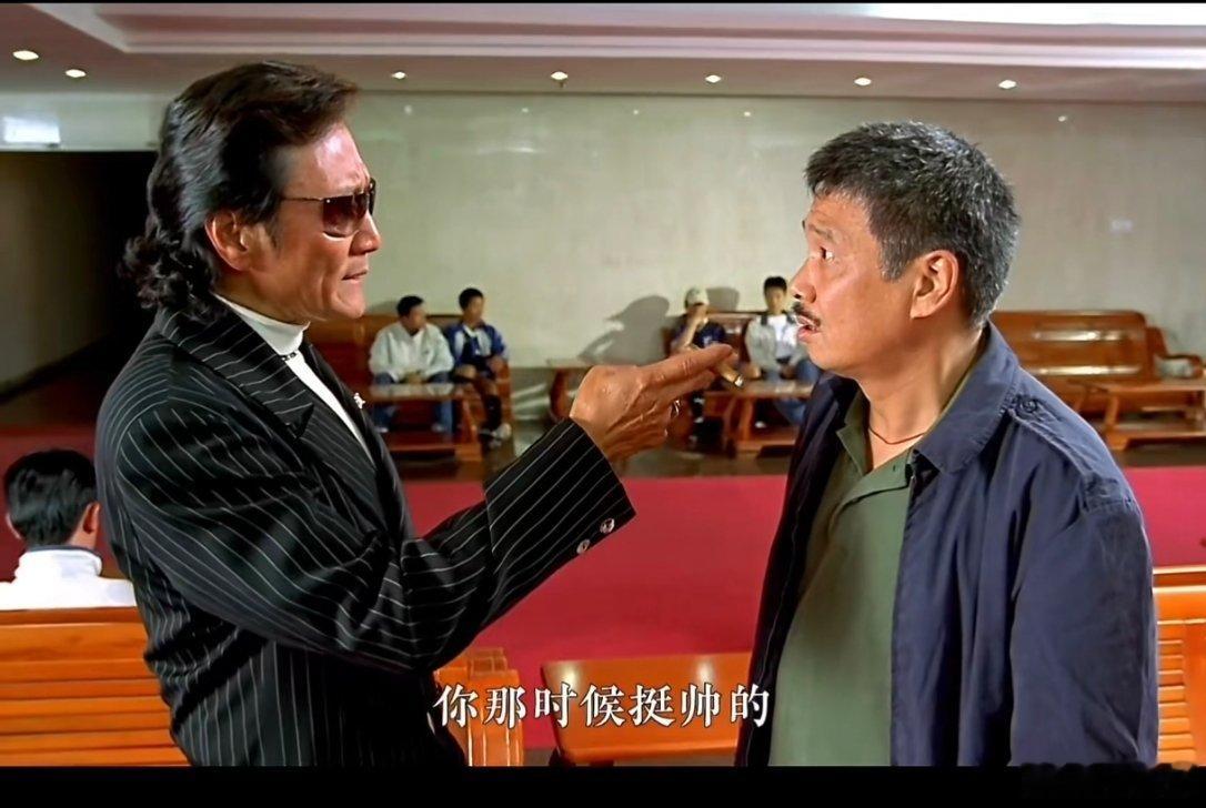 谢贤去世今天早上还刷到谢贤《少林足球》里的段落，球证 旁证.....全是我的人，