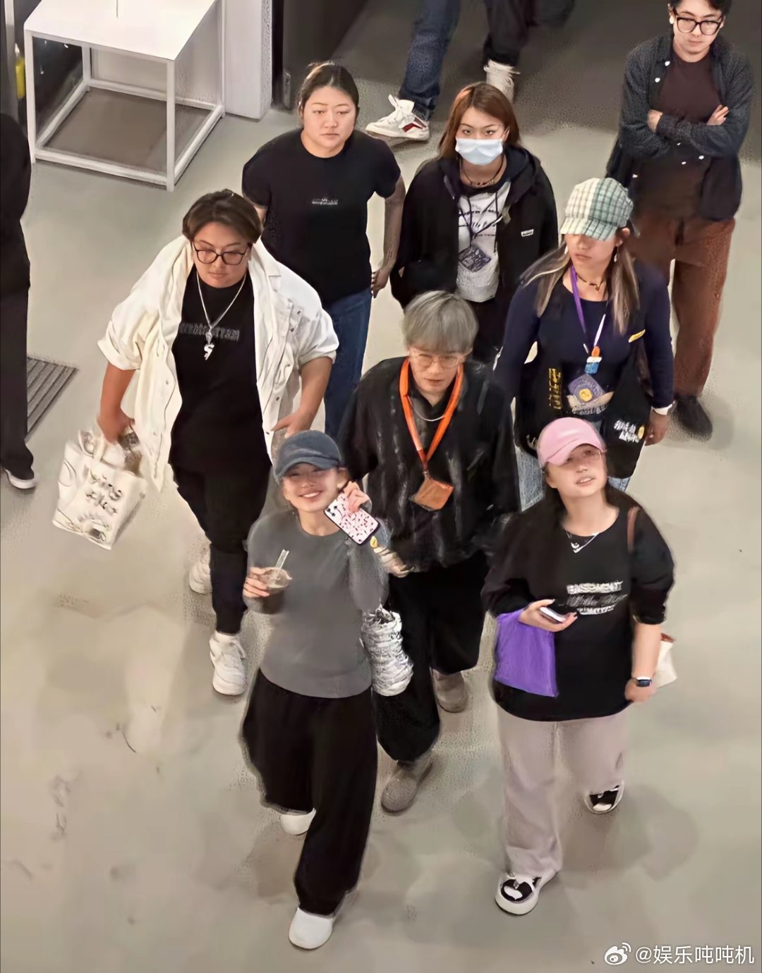 赵露思线下活动人满为患，商场关门控制人流，安全成第一要务！不看不知道，一看吓一跳
