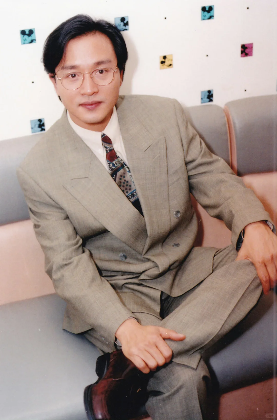 这就是张国荣的风格平常特别普通