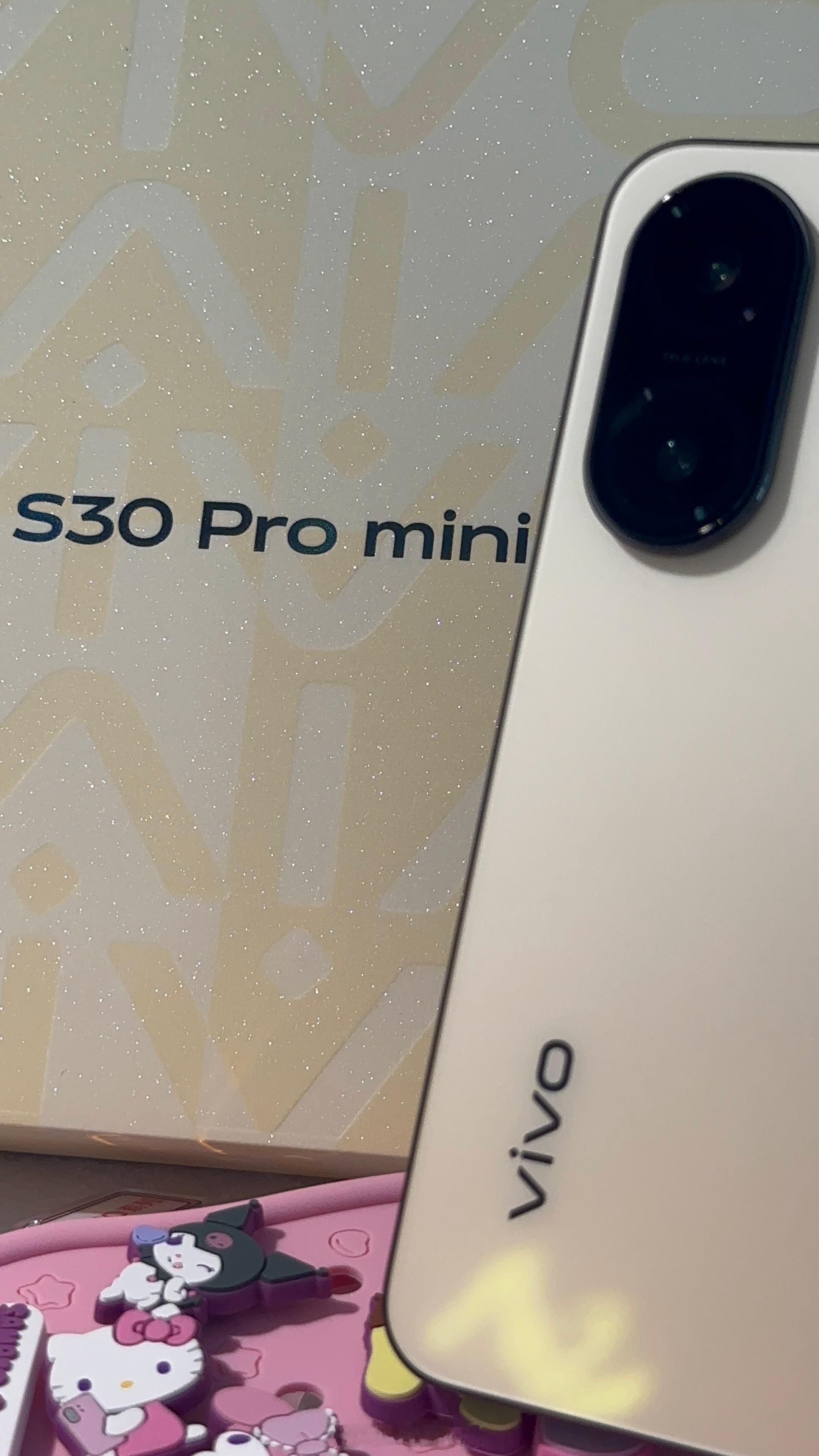 嗨呀我这刚高考完没几天就收到vivo S30 Pro mini+三丽鸥家族礼盒啦