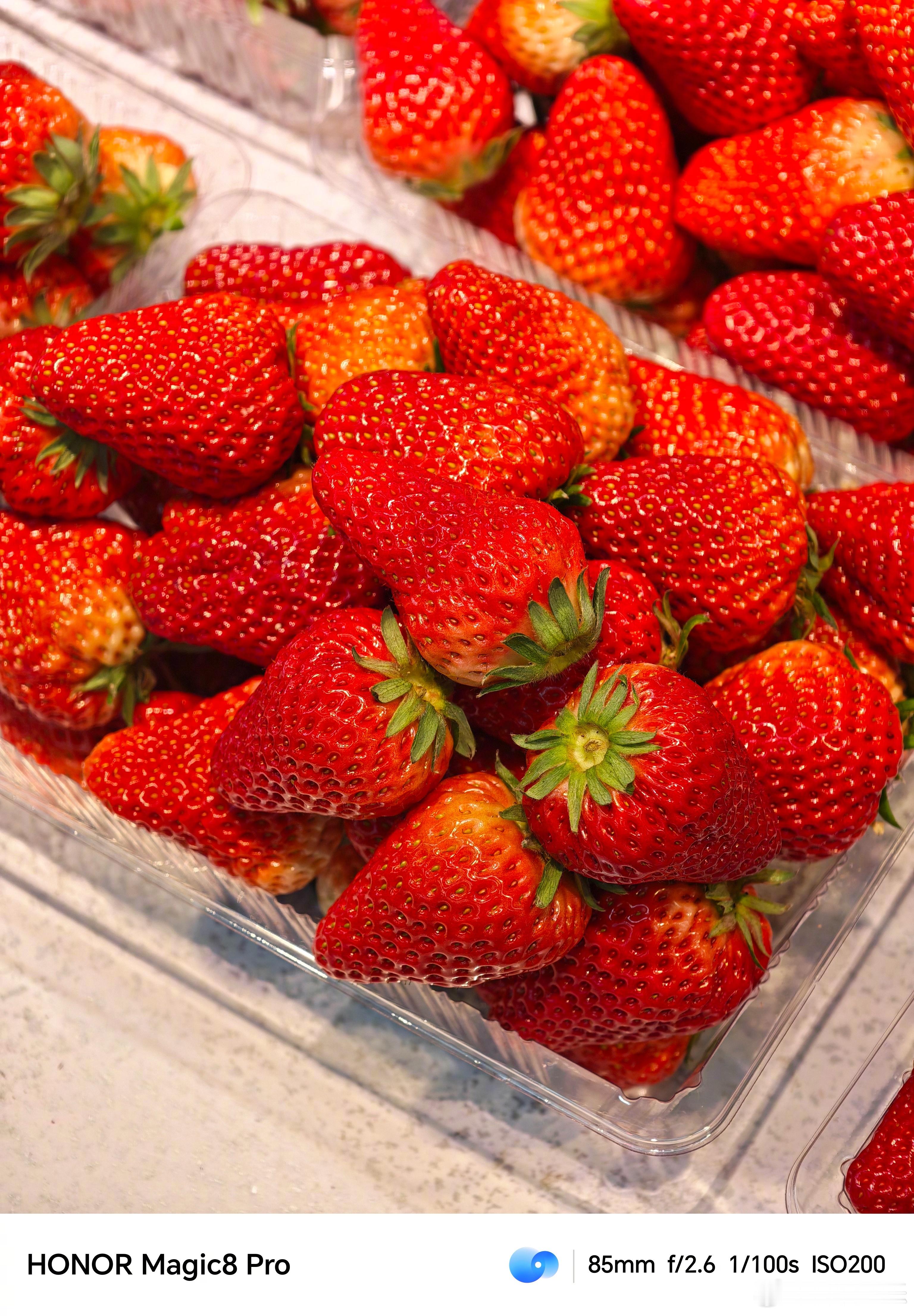 一进水果区就走不动道，什么都想抱回家纠结来纠结去，最后还是乖乖拎走了草莓和蓝莓粉