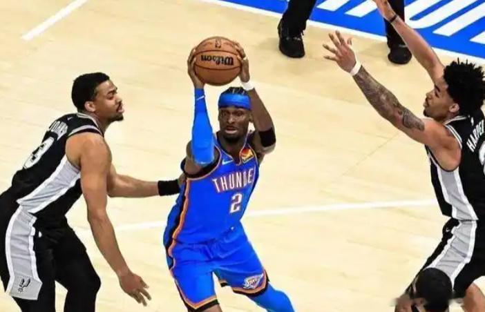 马刺vs雷霆 在2025-26赛季NBA西部决赛中，常规赛排名西部第二的马刺队（
