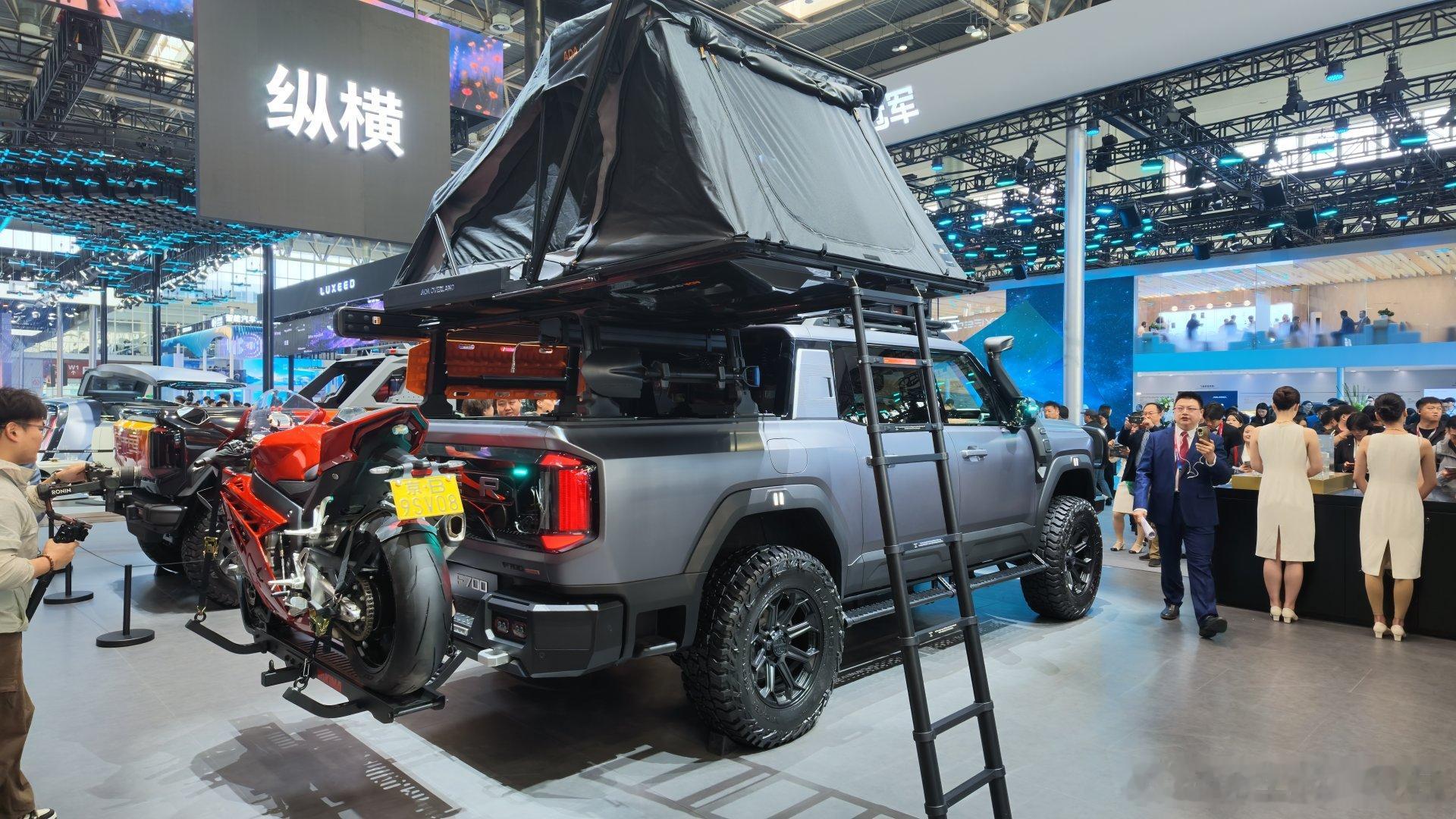 本届2026北京车展 当中E1展馆纵横展出了F700等车型，至尊航行版、顶火鸣镝