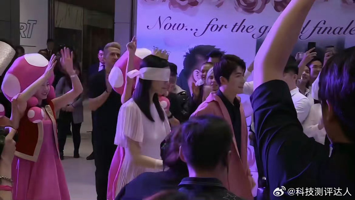 陈学冬 奚梦瑶要幸福才知道陈学冬跟奚梦瑶关系这么好，当初被求婚的时候陈学冬也在场