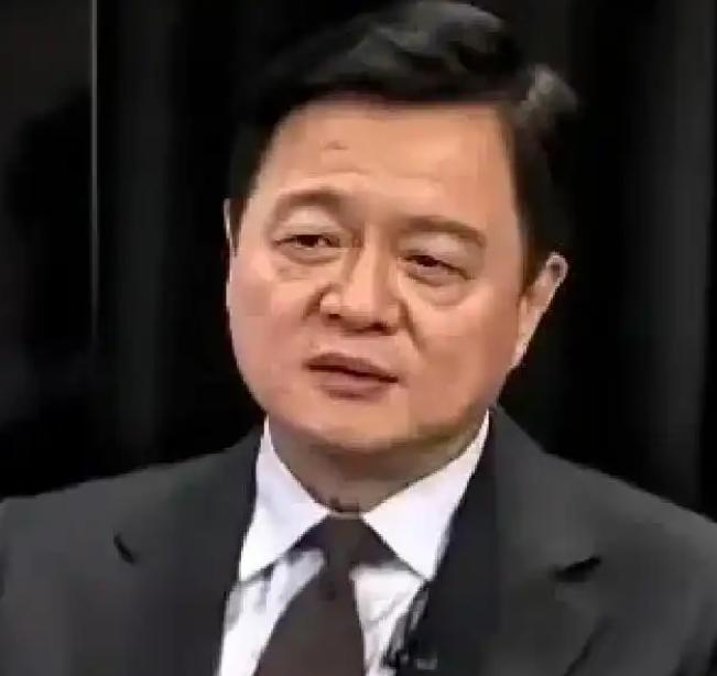 台湾名嘴周锡伟说:我经常去大陆，常常一个人逛大陆的超市，去路边的小饭店，就和家里