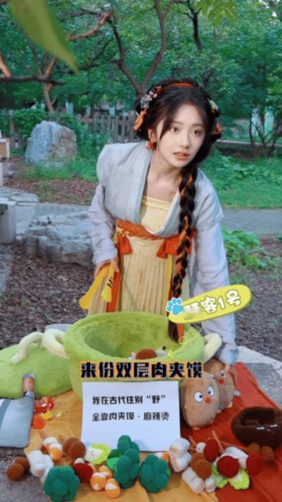 #王影璐精神日常# 王影璐太会了，轻松拿捏我们。她的 “精神日常” 虽非刻意，却