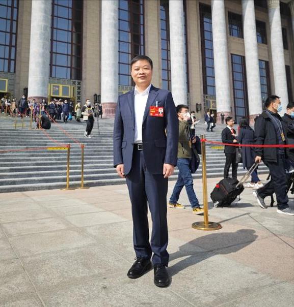 何小鹏：飞行汽车上市前 高管必须飞上5000公里
近日，小鹏汽车董事长何小鹏在接