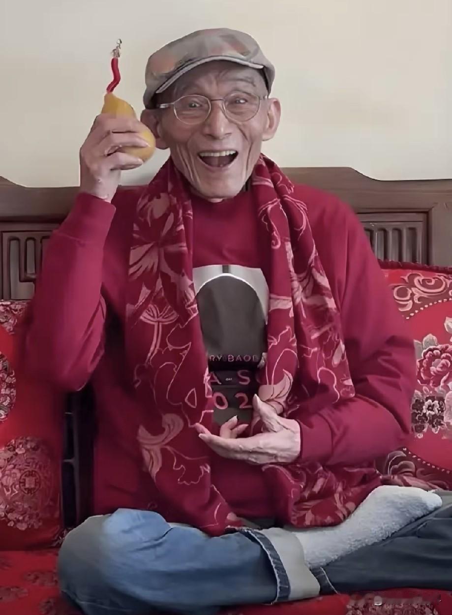 游本昌的女儿说
我父亲临走前，亲自说了
老先生临走之前，还过完了自己的生日，家里
