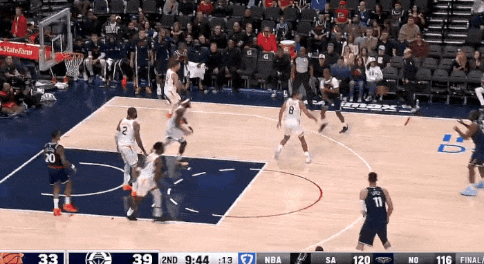 火力全开！小卡连得9分打停太阳！
在今天NBA常规赛快船对阵太阳的第二节比赛中，
