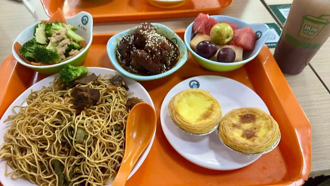 我可不可以建议你把饮料换成牛奶？“你不可以”[呵呵][融化][挖鼻]今天中午这一
