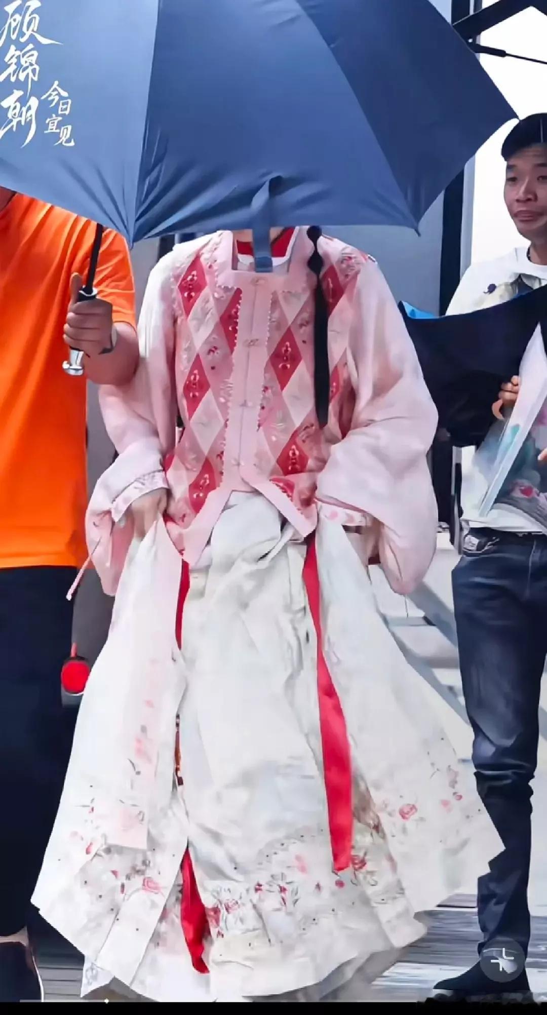 很少见古装有菱格纹的花样，都忘了最早起源还是我们呢 ​​​