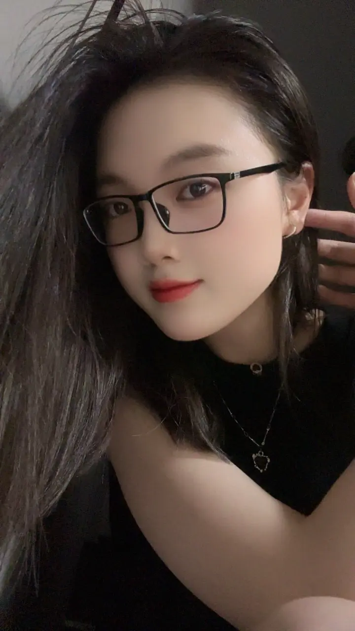 我是不会被驯服的 每一个温柔乖巧的样子 都是我在驯服你