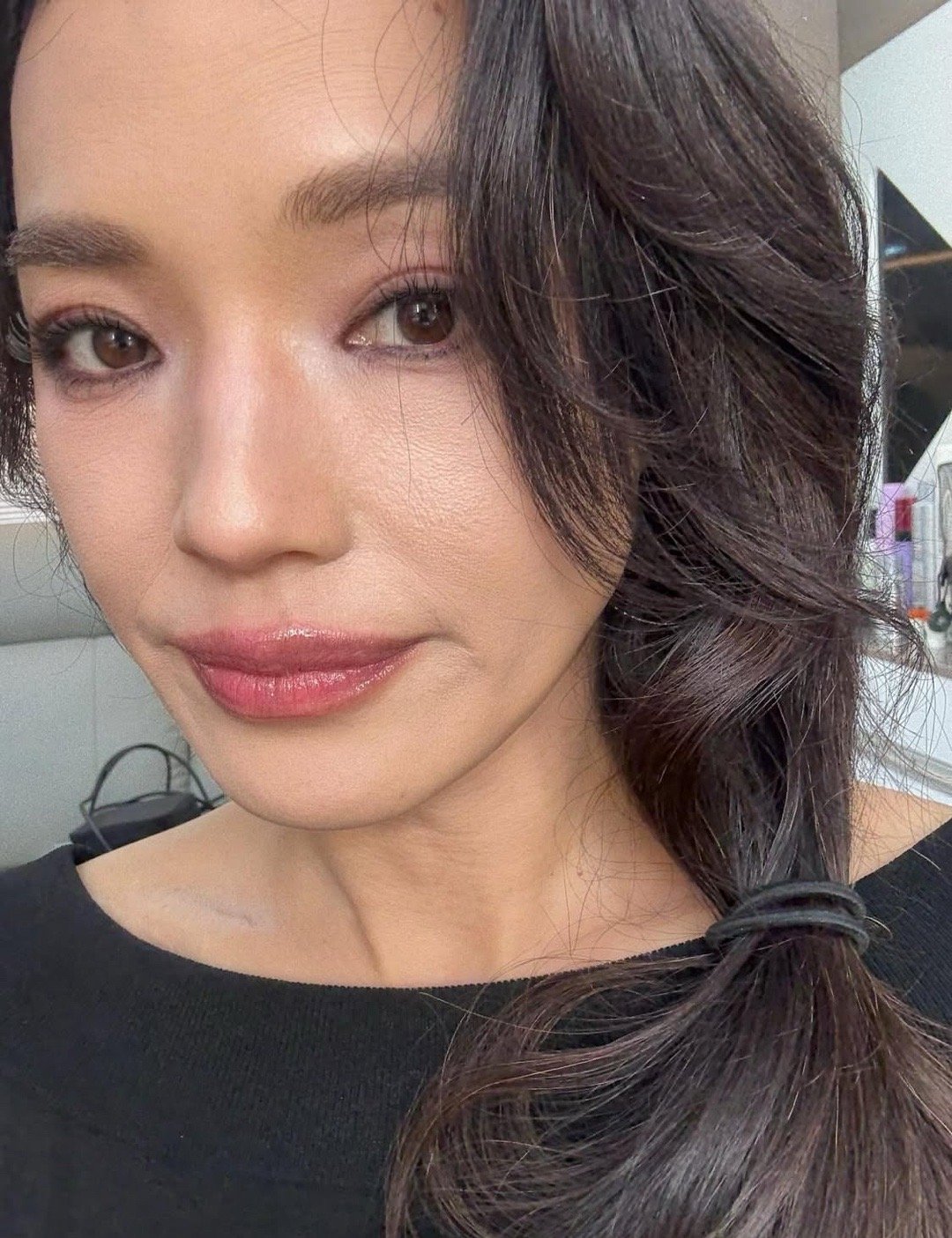 舒淇今天晒自拍，大美女晒照从来不修图。 ​​​