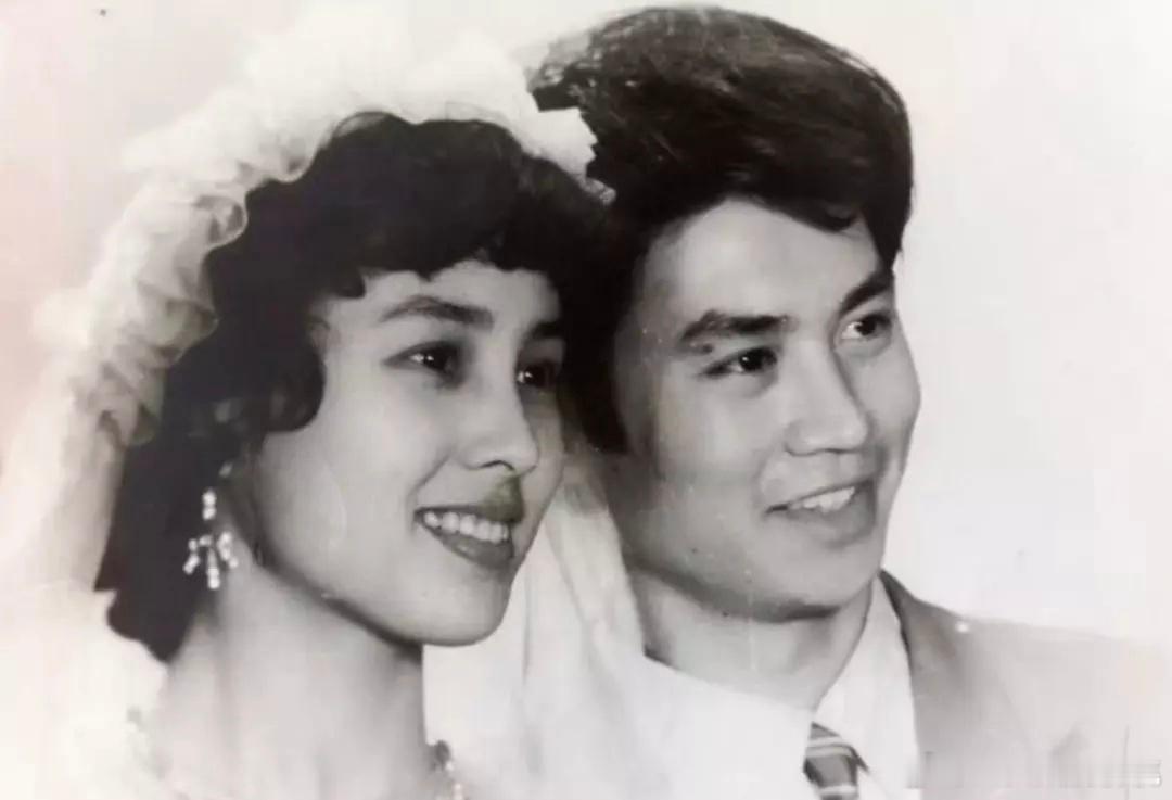 金晨的妈妈好美啊，好多明星感觉已经很美了但是妈妈可能更美 ​​​