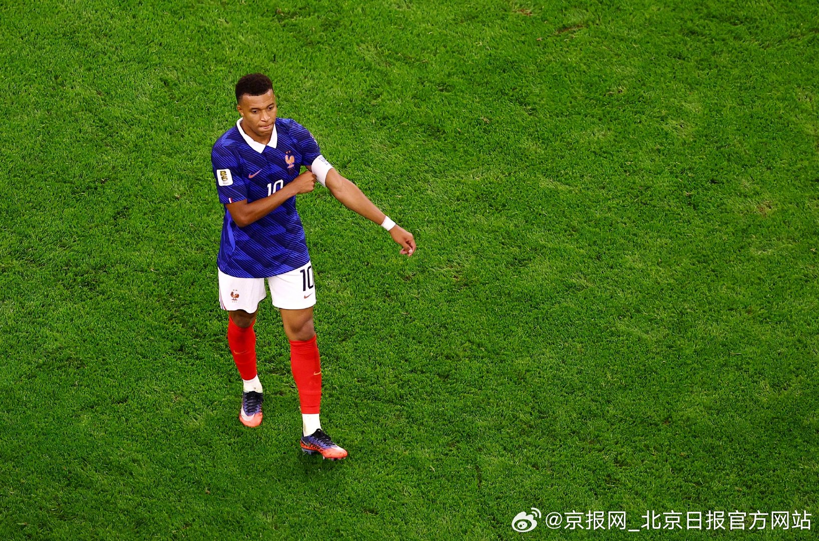 【#法国世界杯半决赛4连胜终结#】北京时间15日清晨，在美加墨世界杯首场半决赛中