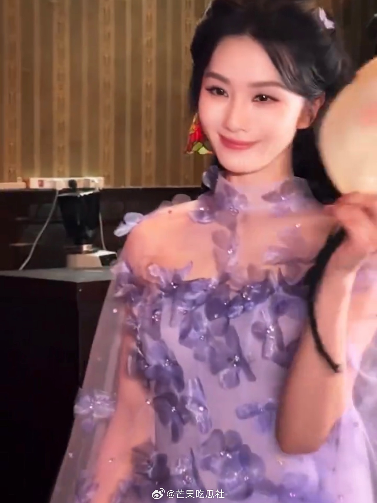 刘诗诗张云龙还面具的拉扯感刘诗诗给张云龙送面具 ​​​