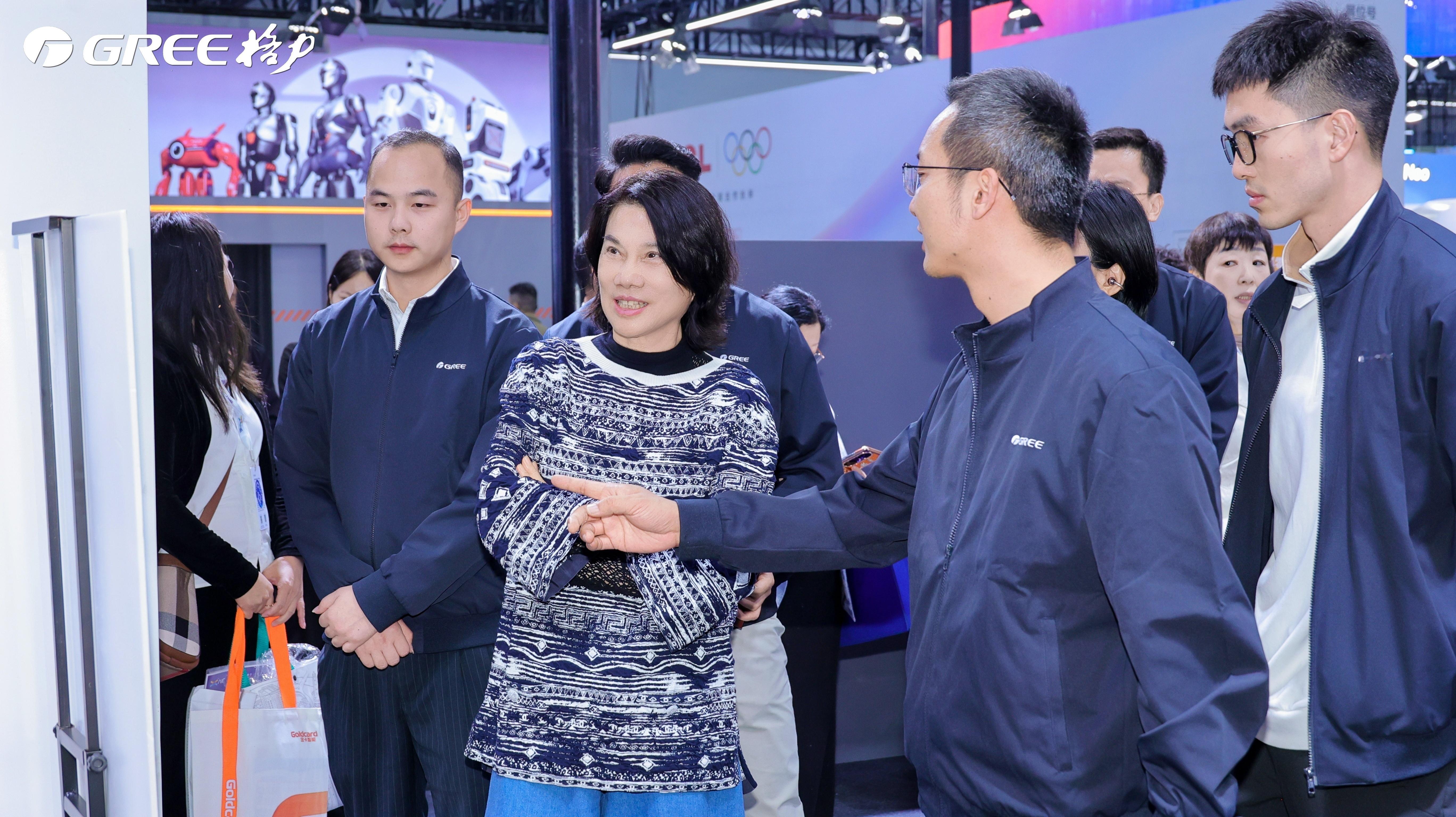 今天线下打卡了AIE博览会。格力携智能制造、芯片产品、智慧家居全系列产品集中亮相