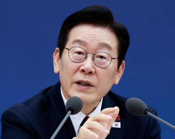 网传外媒曾经问韩国总统李在明：若中国武统台湾，你会不会出手？李在明笑着表示，那是