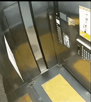 还别跟我扯什么蛇蝎心肠
先看看这个美女，身材也火辣，穿的衣服还得体，是个人见人爱