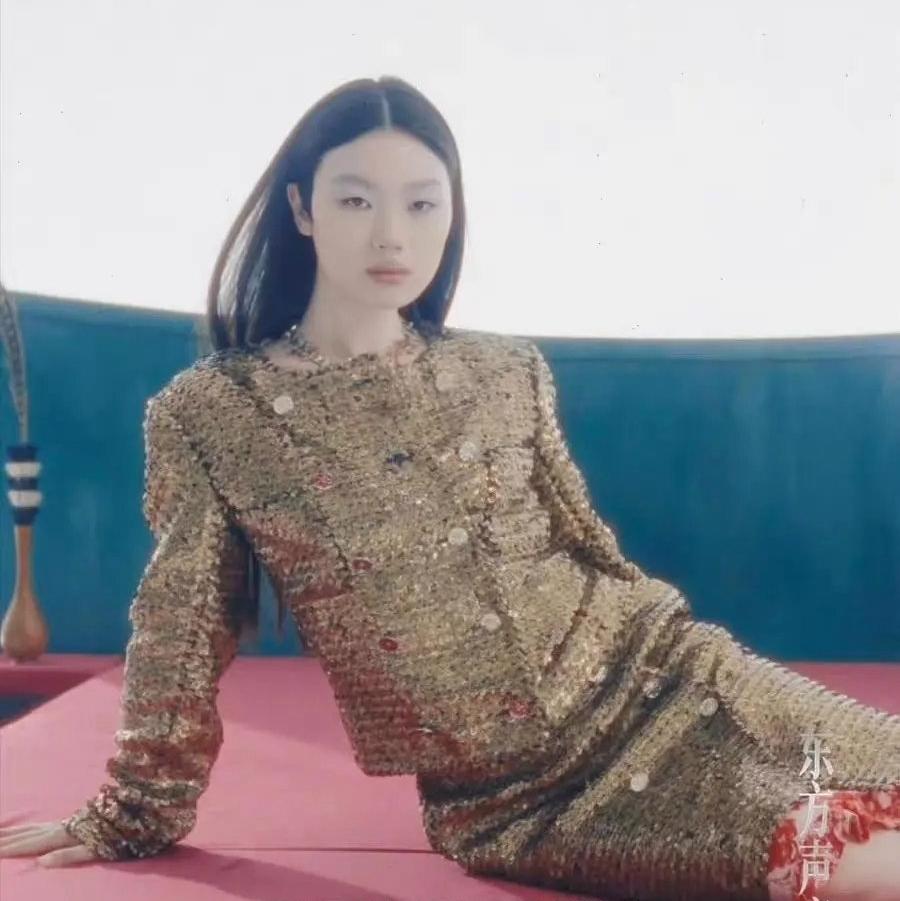 我怀疑这个热搜是单依纯买的。在这暗戳戳说李荣浩心眼小呢。

一打开某博，看到“周