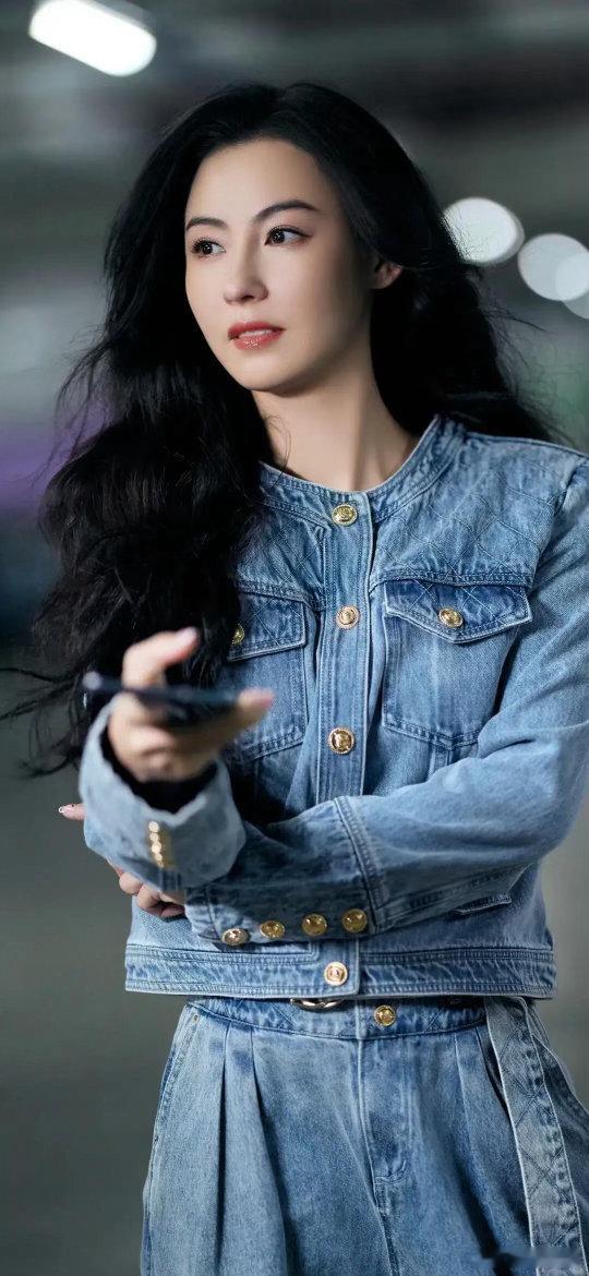 张柏芝说45岁后人生最幸福 终于不用再证明什么了，终于可以为自己活了。张柏芝45