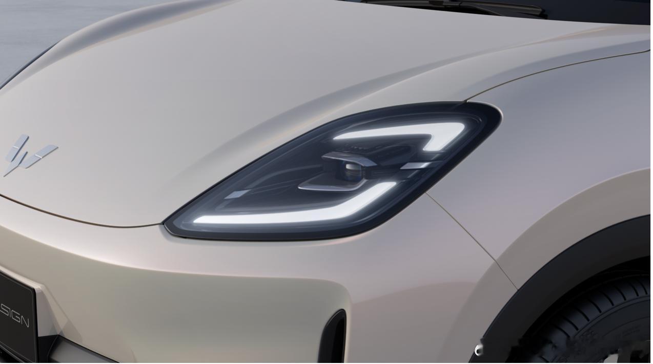 上汽通用五菱缤果S正式上市。新车四款配置，325km尊享款、325km旗舰款、4