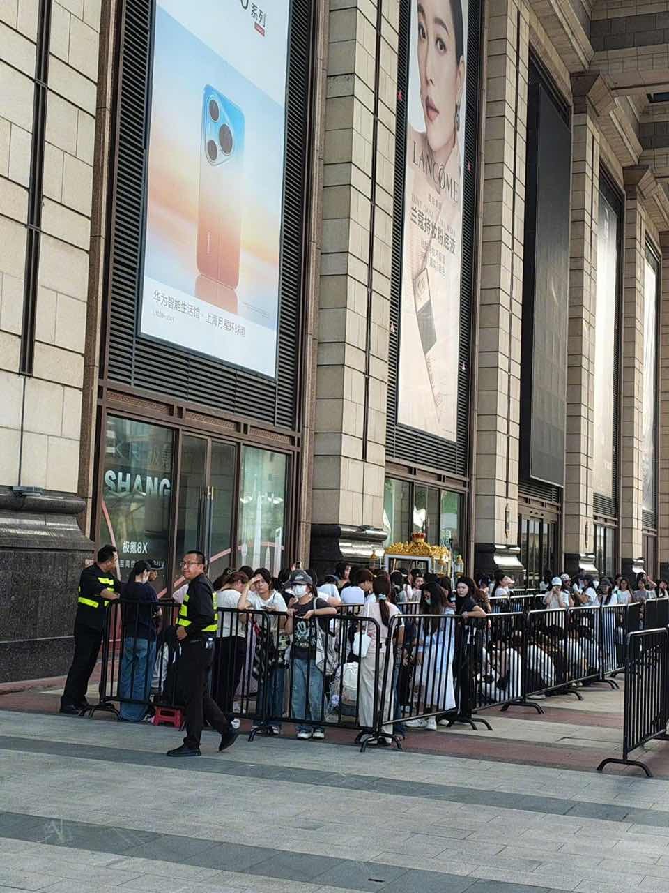 张凌赫上海gucci人气张凌赫gucci人气 张凌赫上海gucci线下人气 