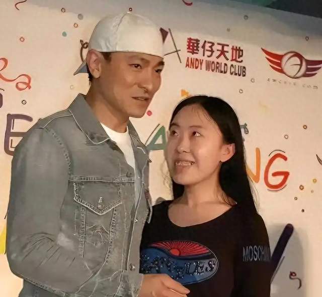 19 年后，那个为嫁刘德华逼父卖肾、跳海自尽的女人，过得还好吗？