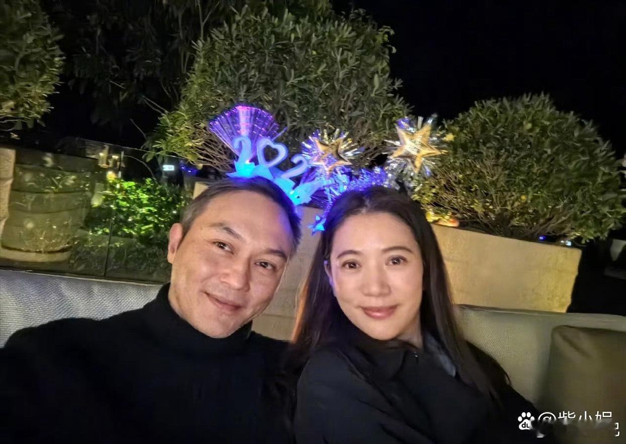 张智霖这两口子真是会变魔术啊，一转眼就从50岁变成了30而立的样子！ ​​​