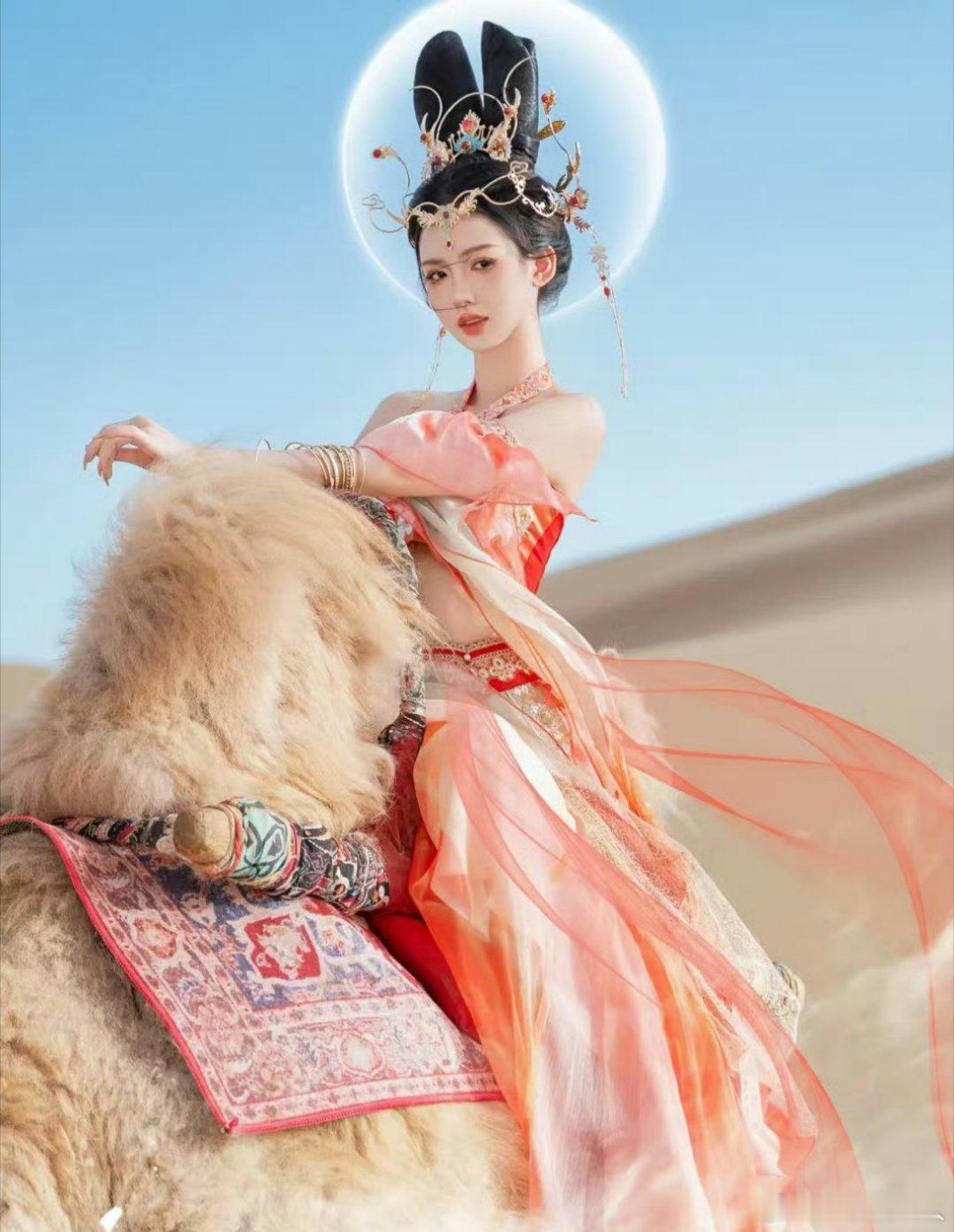 敦煌一梦越千年踏过戈壁漫漫黄沙走进莫高窟，才算真正读懂何为一眼千年。洞窟石壁上留