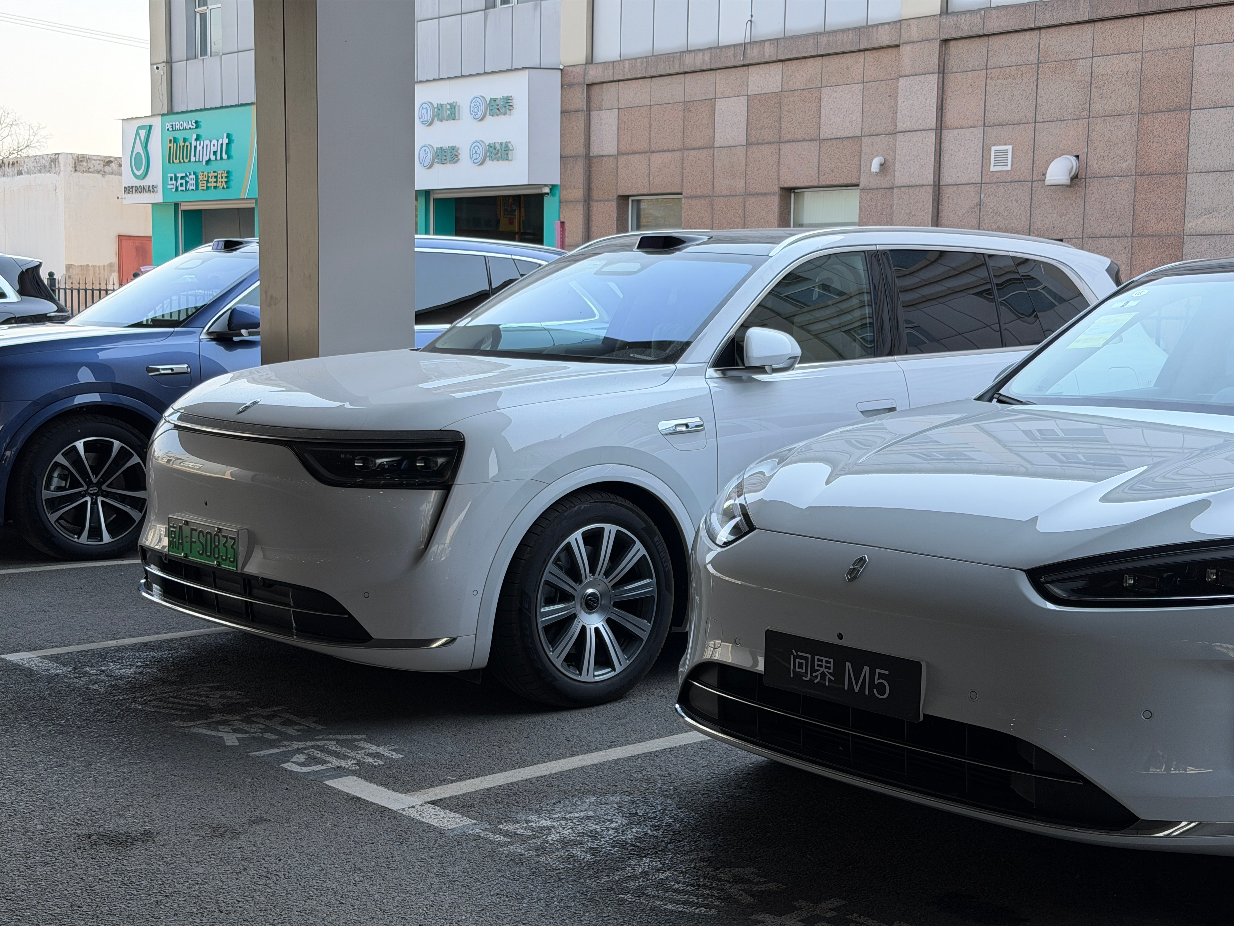 半年真快，来保养我的问界M8 顺便回食堂蹭个饭[馋嘴]梁家翔的问界M8  ​​​