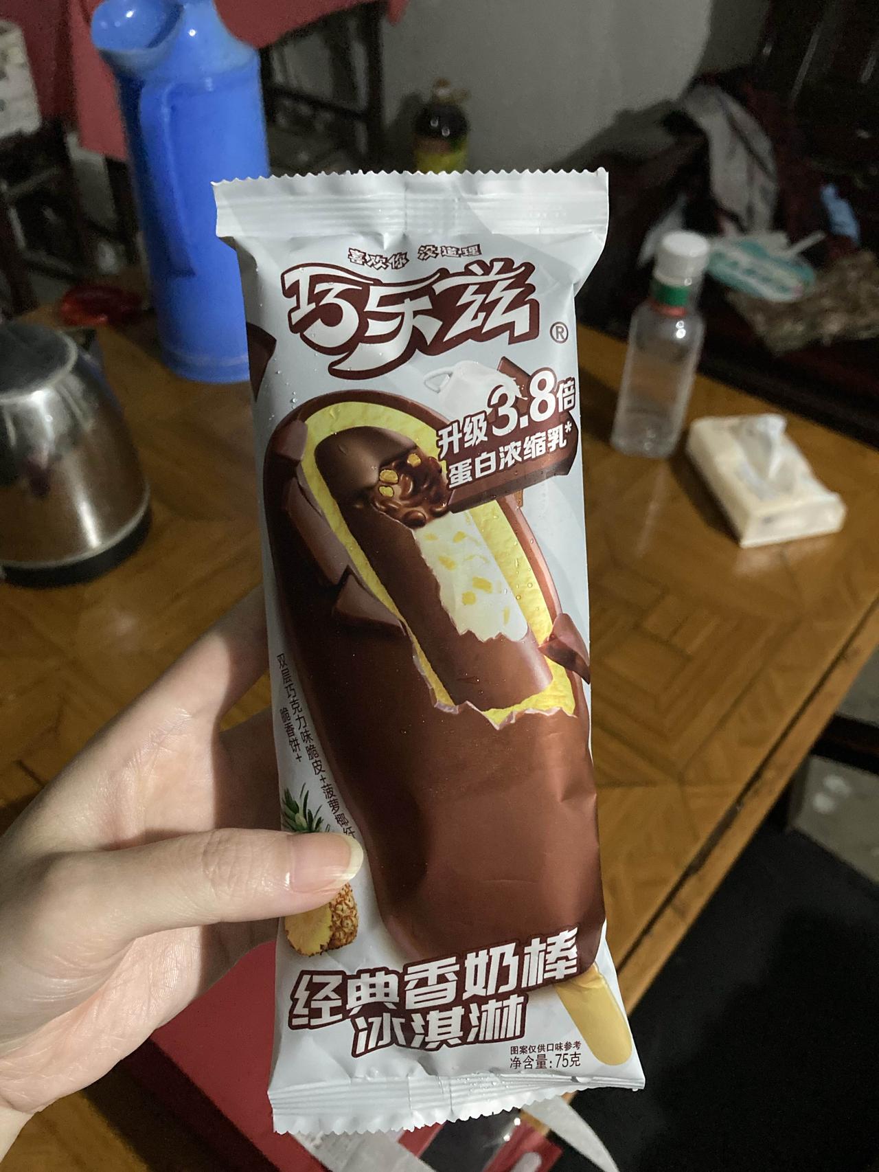 天气太热了，第一次吃伊利巧乐滋，3.8一支。