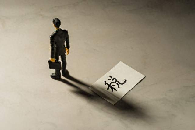 不缴社保新规来了：可罚 3 倍！滞纳金年化 18.25%，老板们别想躲！