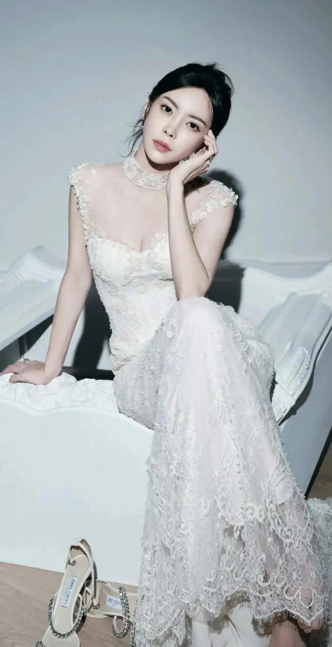 惊艳！于文文白色婚纱照曝光，爱情甜蜜，婚姻憧憬满满！