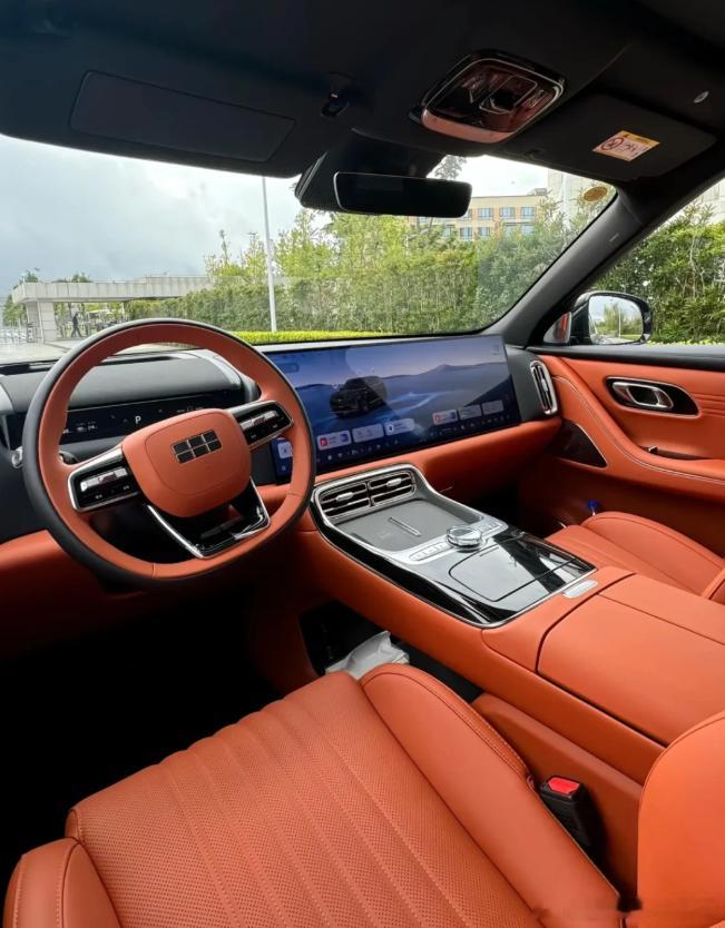 吉利银河M9，确实大，内饰空间充足，配色也不错。 ​​​