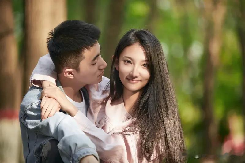 男人主动追求女人会不会更快乐，这得从不同角度看。对男人来说，主动追求过程中，若能