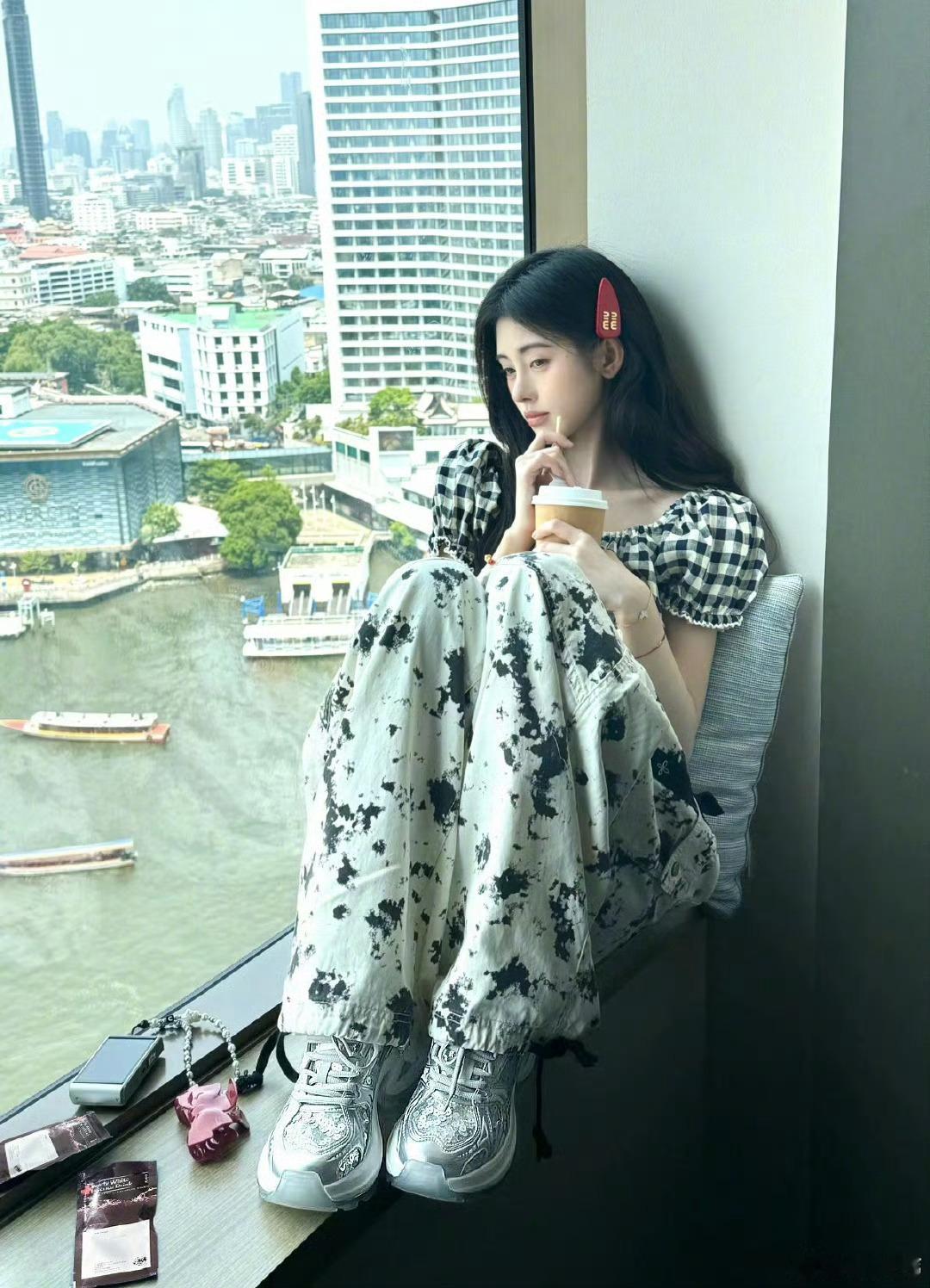 鞠婧祎苏绿夏 jjy鞠婧祎阿黛 “晚风带着你的笑懵懵懂懂 有万分之一的心动在你的