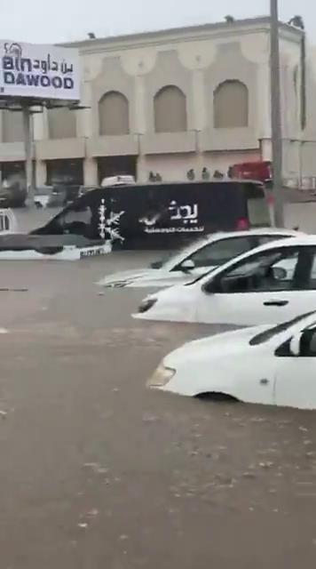 ·1、We've lost the car and still raining.