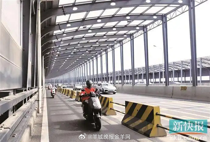 #广州身边事# 【#骑车过洛溪大桥如“蒸桑拿”# 记者现场实测近50℃！】近日，