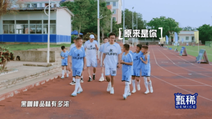 邓超这就是邓超国民度老少通吃人气拉满，邓超的国民度果然名不虚传～白鹿背着李晨送的
