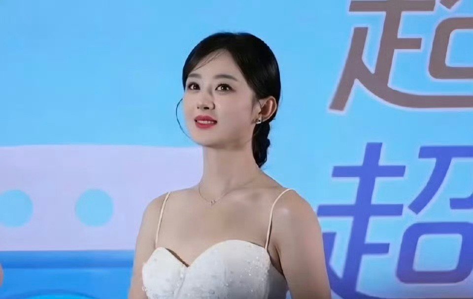 赵丽颖今日的品牌活动生图，来看看状态如何？ ​​​