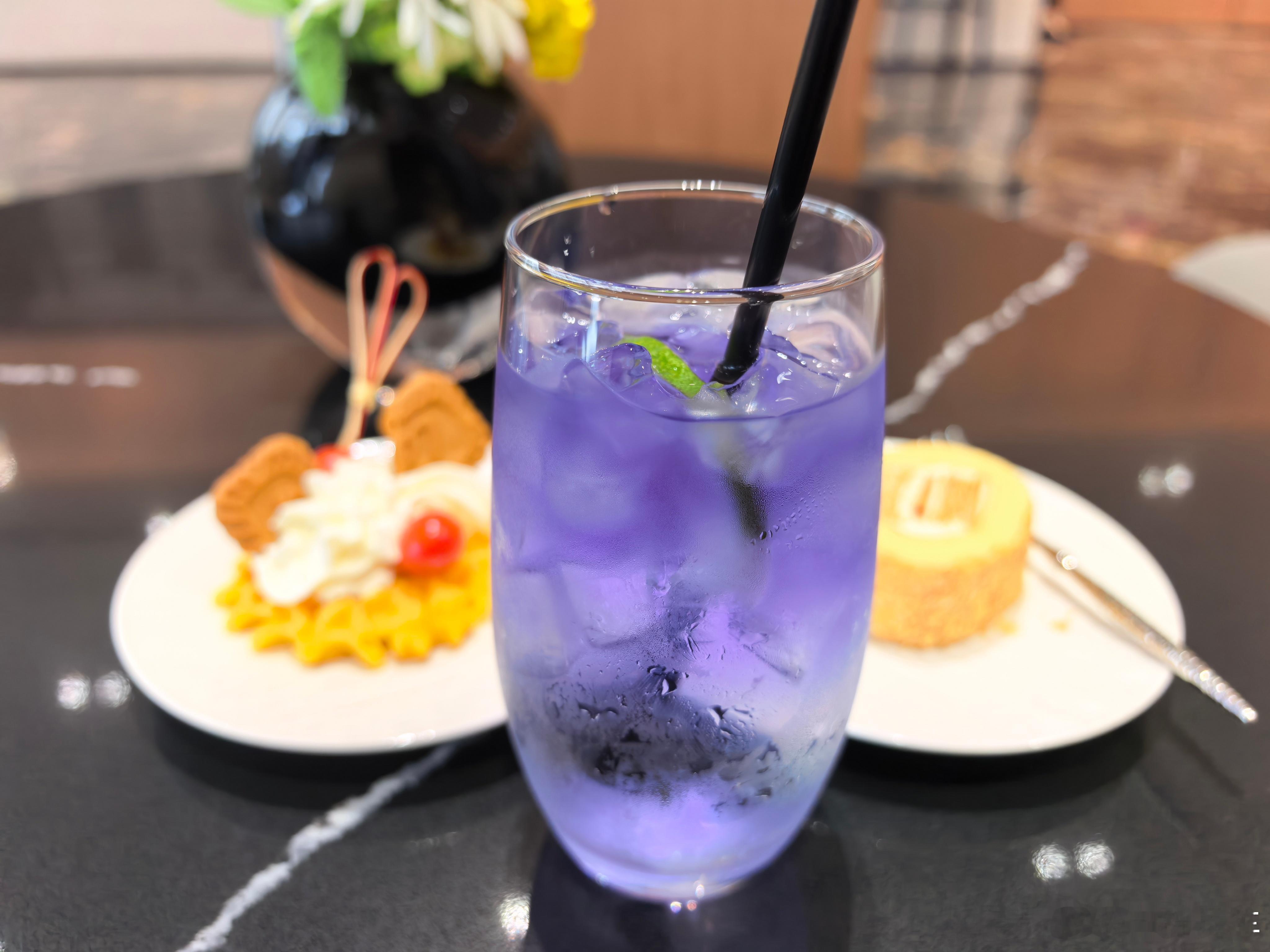 鸿蒙智行用户中心的限定饮品和小吃又更新了，真不错~ 