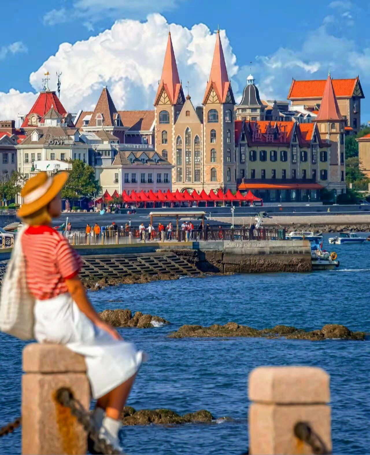 烟台确实是一座让人一脚踏入就想慢下来的“滨海乌托邦”，完全没有网红大城市的喧嚣与