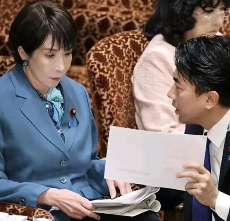 高市早苗连本国人士都在指责她，离下台还会远吗？据环球时报援引共同社日谋报道，在当