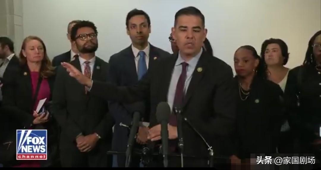 民主党议员集体退场：众议院监督委员会的民主党议员们，在与司法部长帕姆·邦迪和副司
