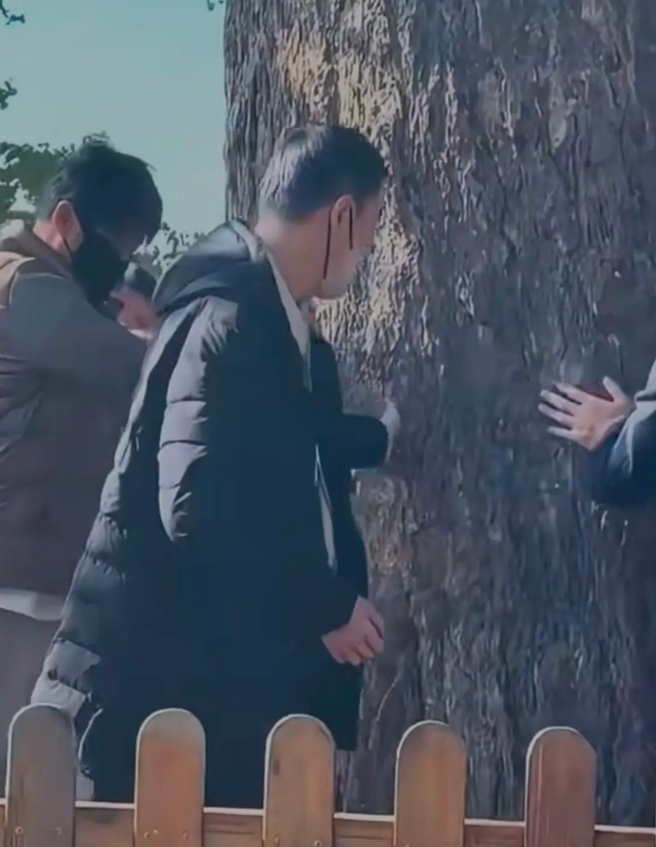 李乃文疑似在大孤山当地陪这是真朋友！短短半年时间，李乃文就去了5次大孤山，每次的