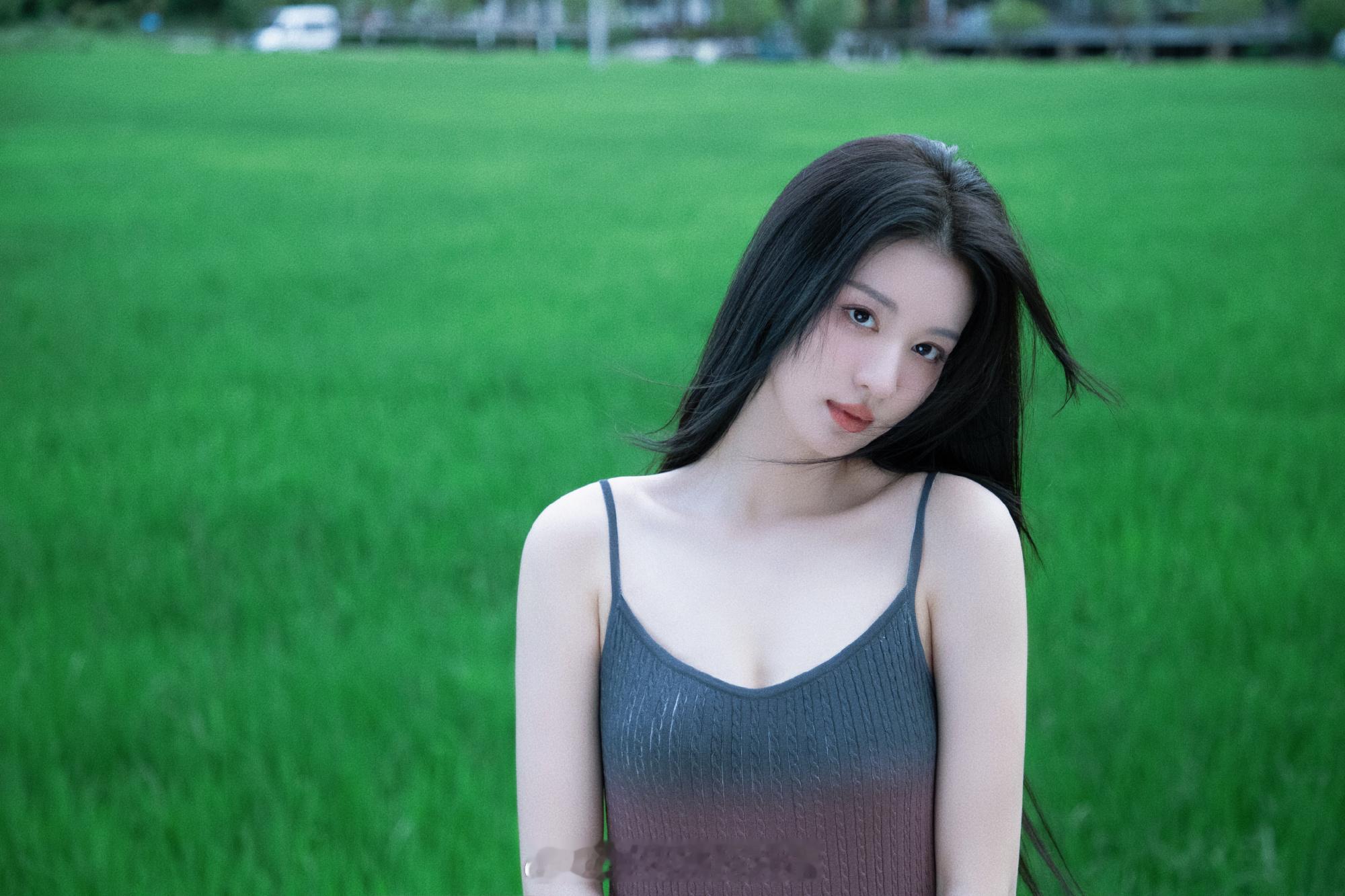 王楚然清新甜美的绿野少女 