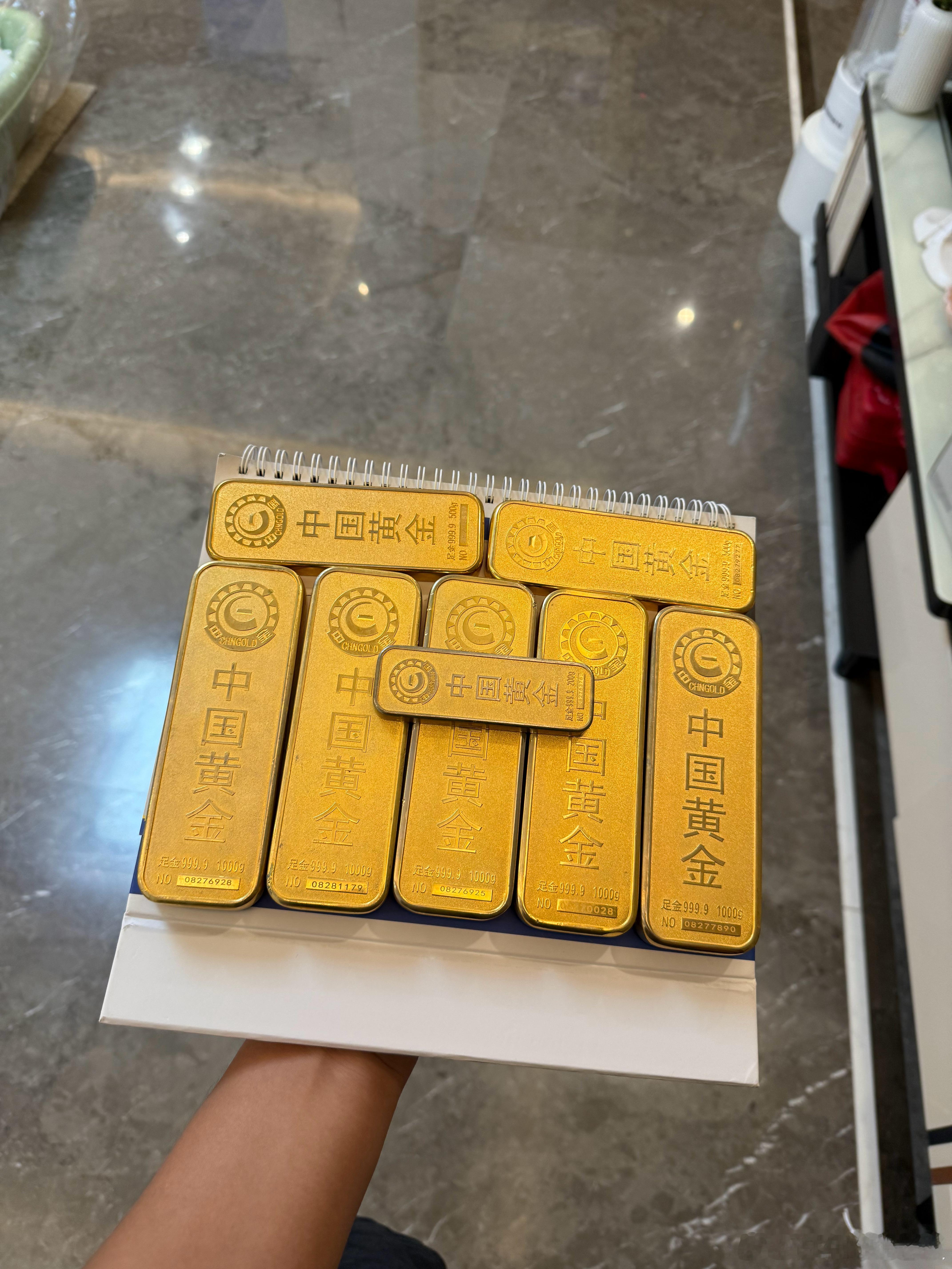 好久没拍黄金换物品了 今儿带着我的所有家当出门拍摄 猜猜我拍啥[awsl]跟姚老
